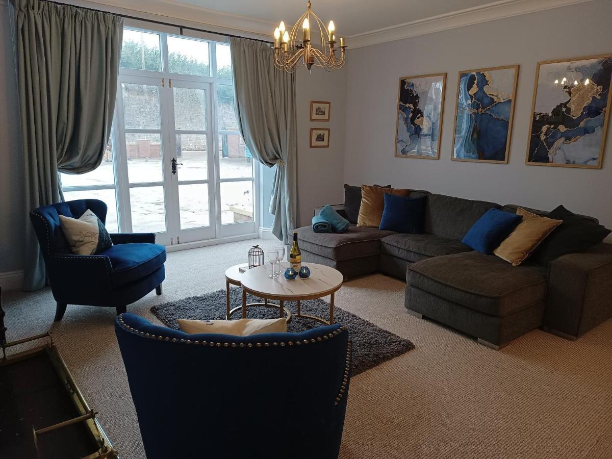 The West Wing At Eriviat Hall Hot Tub Henllan  Екстер'єр фото