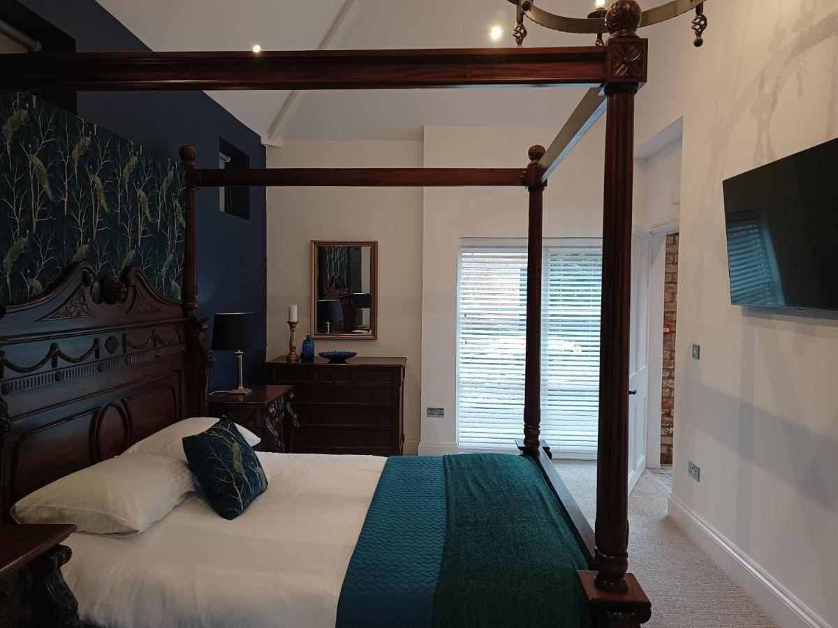 The West Wing At Eriviat Hall Hot Tub Henllan  Екстер'єр фото