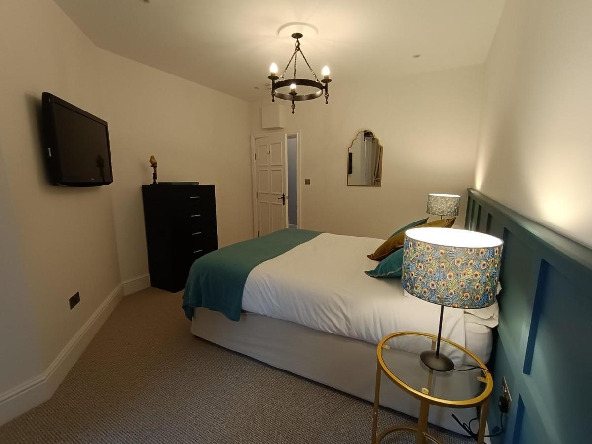 The West Wing At Eriviat Hall Hot Tub Henllan  Екстер'єр фото