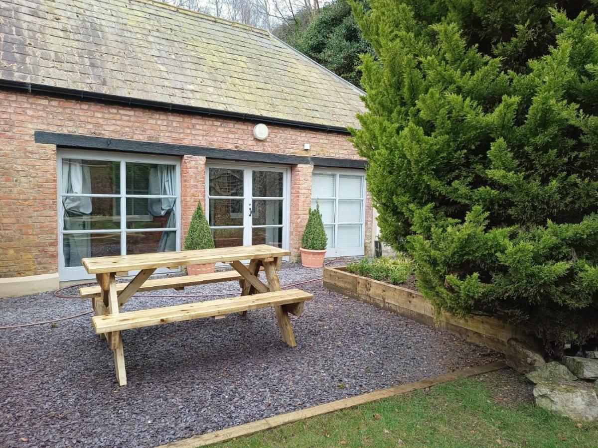The West Wing At Eriviat Hall Hot Tub Henllan  Екстер'єр фото