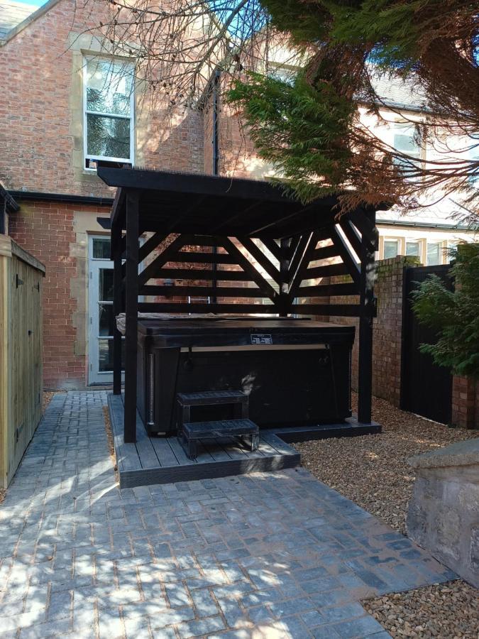 The West Wing At Eriviat Hall Hot Tub Henllan  Екстер'єр фото