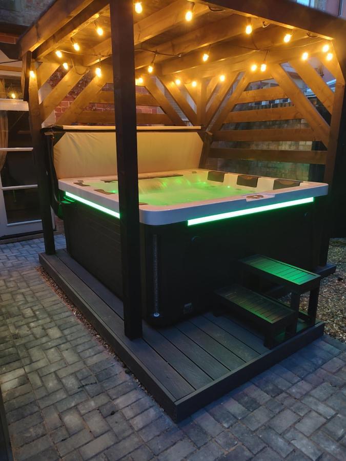 The West Wing At Eriviat Hall Hot Tub Henllan  Екстер'єр фото
